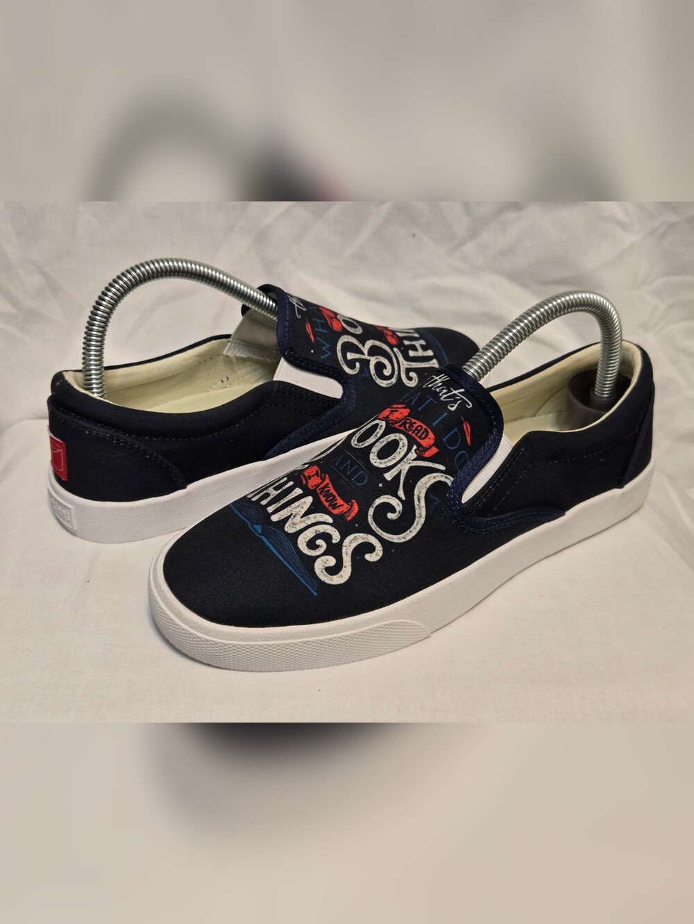 Bucketfeet UnisexThat's what i do i read books and i know things Shoes  Sz 8W